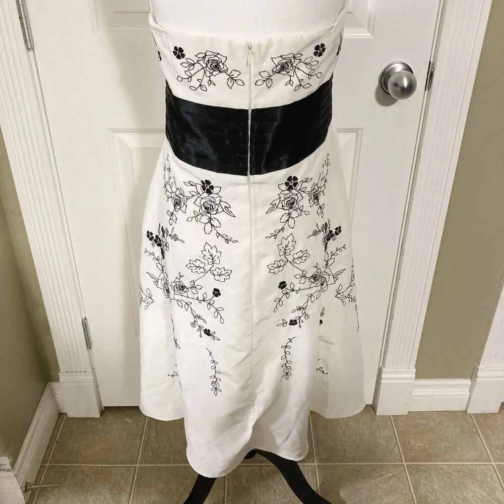 JESSICA Vintage strapless creamy white black floral embroidery dress SMALL MED - Picture 14 of 14